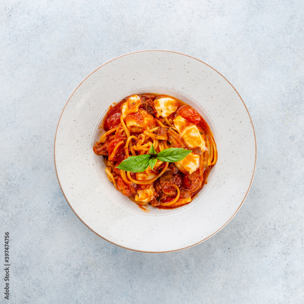 Spaghetti with tomato sauce and basil Spaghetti with tomato sauce and basil