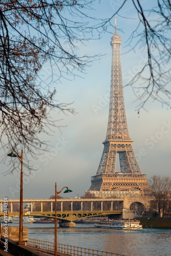 landscape with eiffel tower, Seine river and Bir Hakeim bridge © Alliance