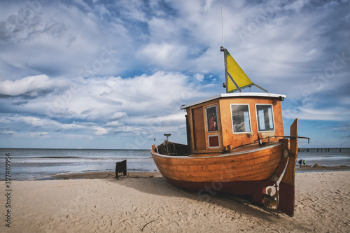 Fischerboot am Ostseestrand