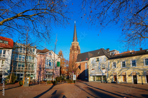 Fototapeta Naklejka Na Ścianę i Meble -  Blick zur evangelischen Kirche in Moers vom Katellplatz aus