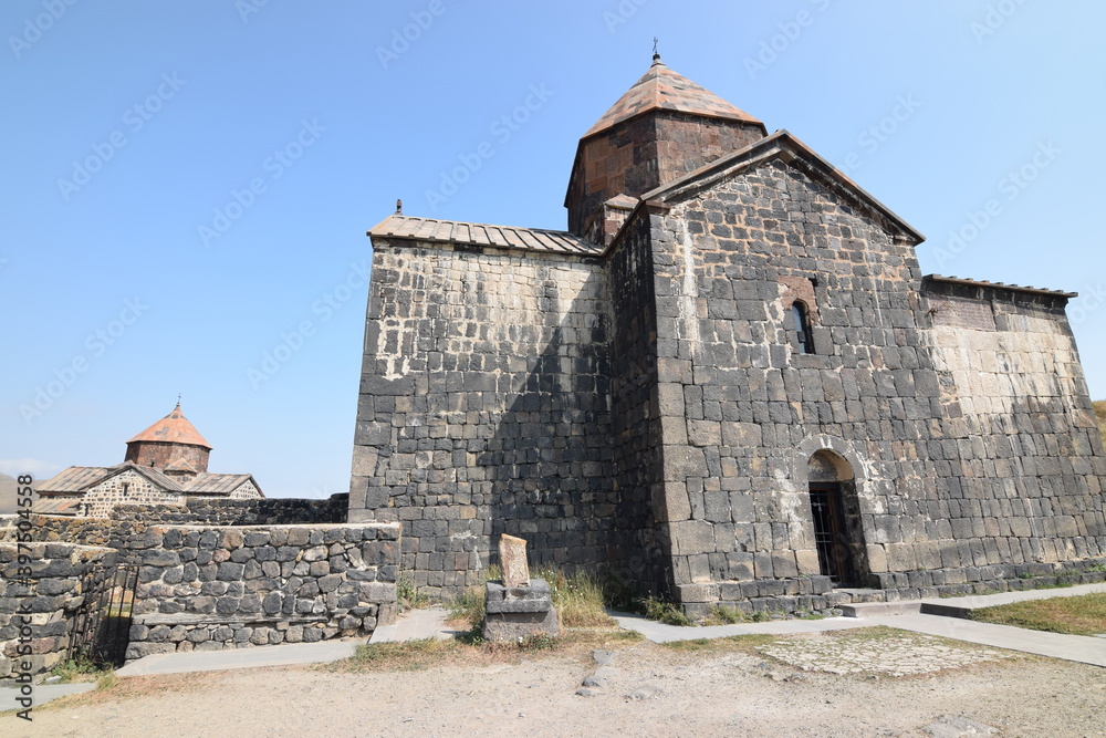 Fototapeta premium Armenische Klosterkirche am Sevansee