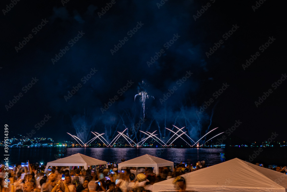 Foto de Night images of the arrival of the New Year (Réveillon). Event ...