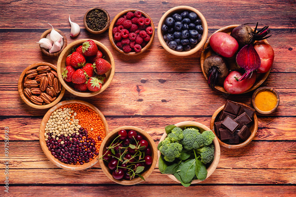Healthy foods high in antioxidants. Healthy foods high in antioxidants.