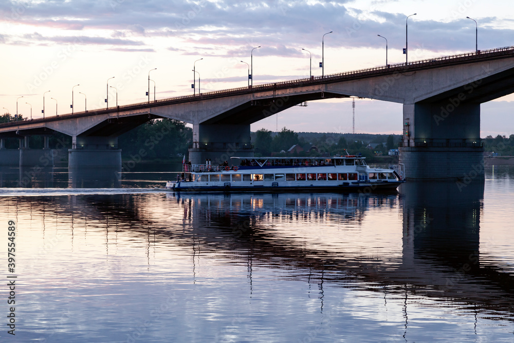 Obraz premium bridge over the river