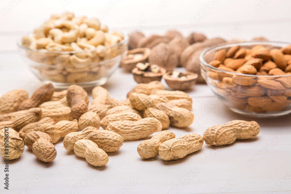 Mixed nuts: peanuts, cashews, almonds, walnuts Mixed nuts: peanuts, cashews, almonds, walnuts