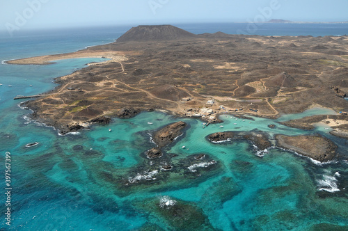 Foto aérea con la Caleta de Rasca en la isla de Lobos, Canarias, España