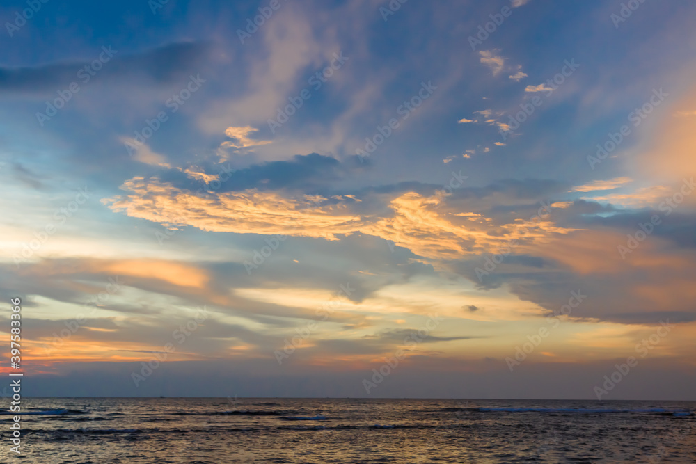 Obraz premium Sunset on the Indian ocean Sri Lanka Hikkaduwa