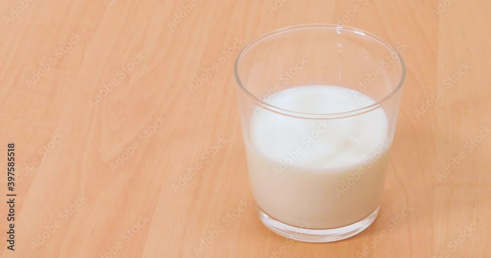 朝食の牛乳 ヨーグルト 朝食の牛乳 ヨーグルト