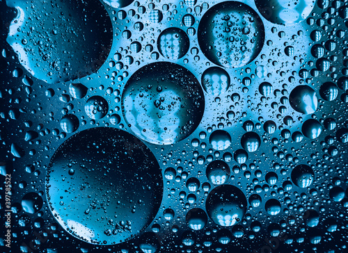 fotografía de macro de gotas de aceite y agua