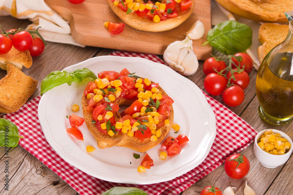 Friselle with tomatoes and mais.
Friselle with tomatoes and mais.