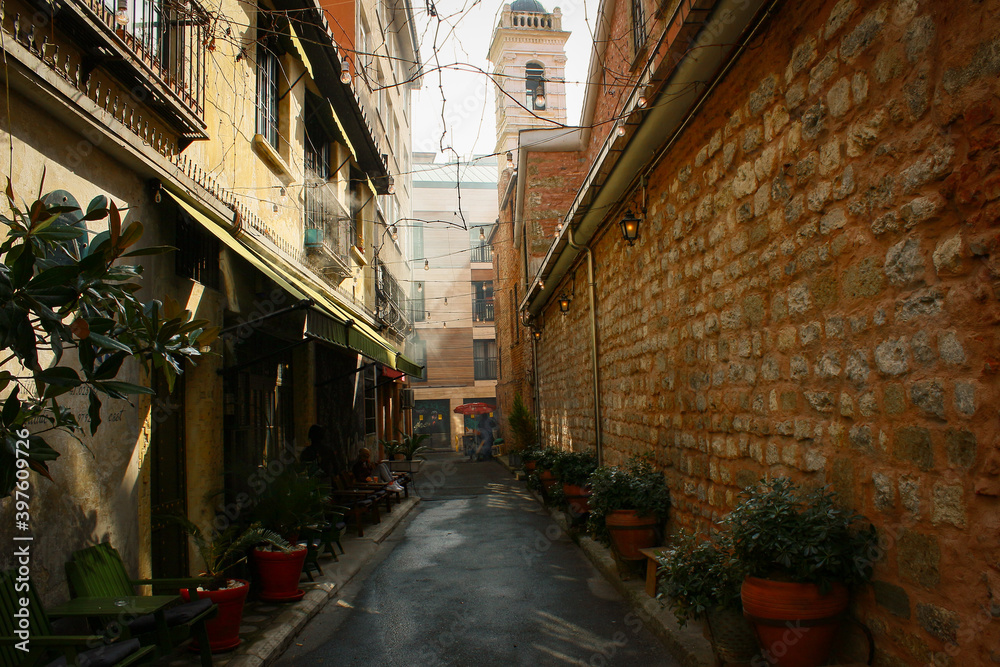 narrow street (istanbul, Turkey)