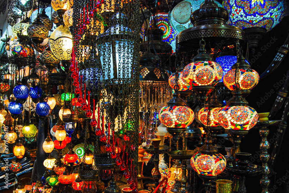 Naklejka premium lamps in the market