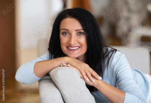 Fotografie Closeup portrait of lovely middle-aged brunette woman smiling