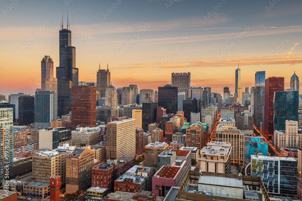 Naklejka premium Chicago, Illinois, USA aerial cityscape towards Lake Michigan