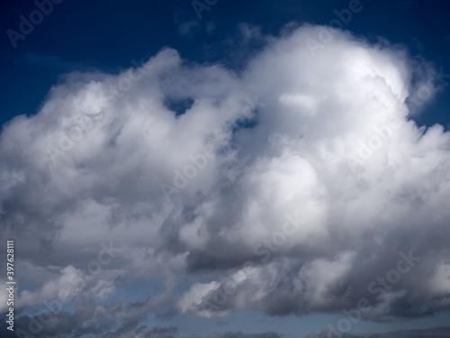 Noon clouds in winter. Cumulis humilis.