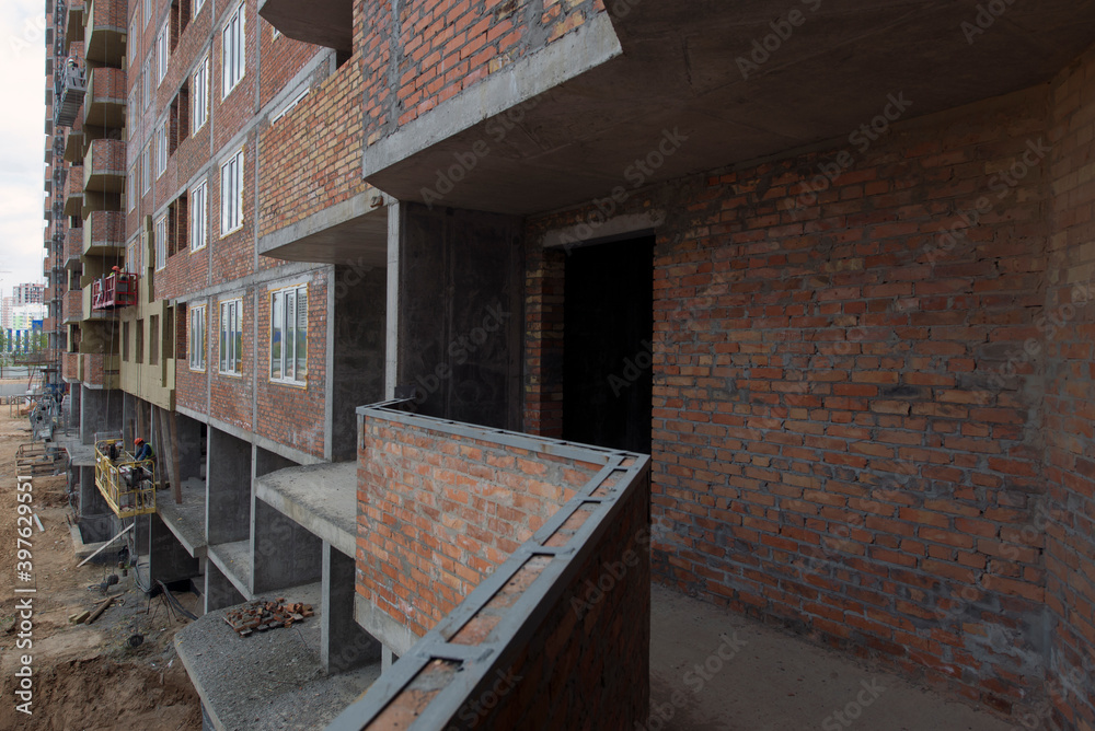 Wall of a multi-storey building, installation of windows. Production of apartments, social housing. Wall of a multi-storey building, installation of windows. Production of apartments, social housing.