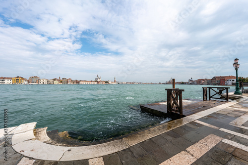 Blick von La Giudecca über den Kanal nach Dorsoduro und San Marco, Venedig photo