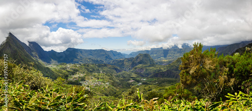 Foto Panorama on the mountain peaks of Reunion Island in the Cirque of Salazie