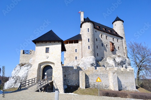 Zamek Bobolice na Szlaku Orlich Gniazd, na Jurze Krakowsko-Częstochowskiej.  photo