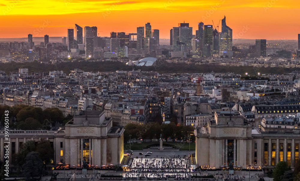 Fototapeta premium Aerial view of La Defense in Paris at sunset