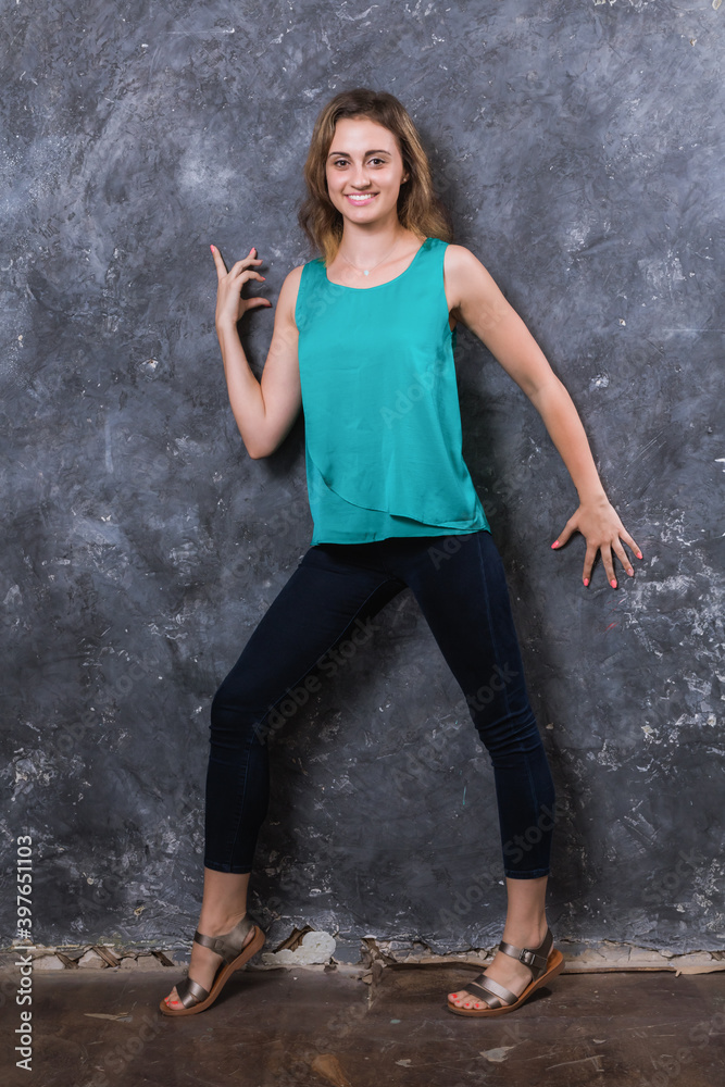 Naklejka premium Pretty young woman dressed in green shirt