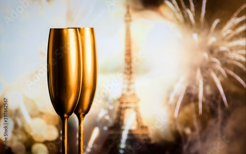 golden champagne glasses New Year in Paris