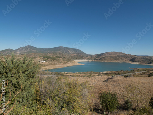 Vistas desde el Castillo de Zahara de la Sierra, en Cádiz, Andalucía, España