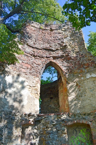 Ruiny starego Zamku Ksi       zbudowany na murach dawnego zamku piastowskiego Bolka I
