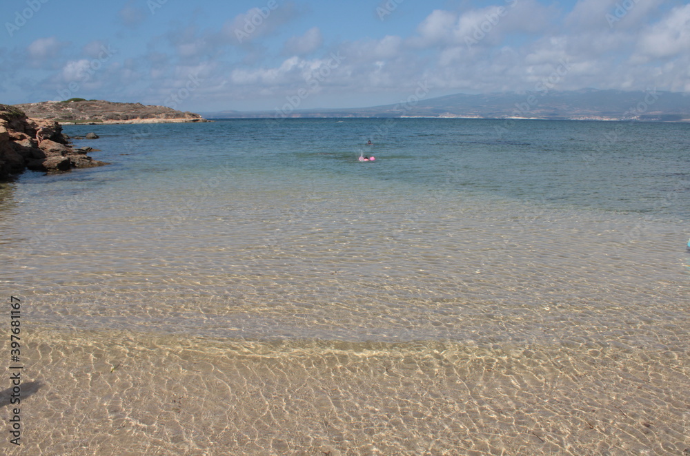 il bellissimo mare cristallino della sardegna occidentale