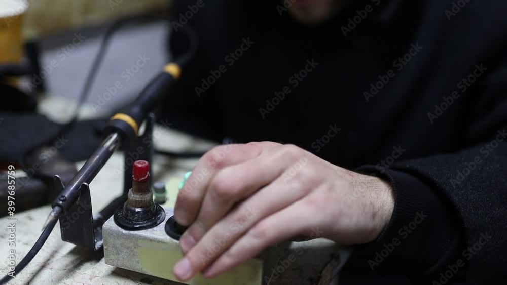 master takes the rosin for soldering. master takes the rosin for soldering.