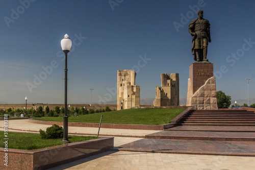 Canvas Print SHAHRISABZ, UZBEKISTAN: APRIL 29, 2018: Statue of Amir Temur (Tamerlane) in Shah