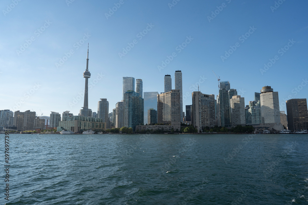 Obraz premium Toronto City Skyline on a sunny day in Ontario Canada