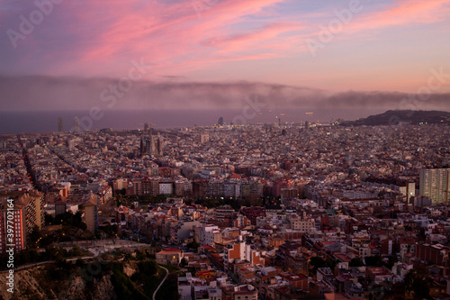 Barcelona Katalonien Spanien Europa Großstadt von oben mit schönem Sonnenuntergang am Meer Bunkers del Carmel © Kirill