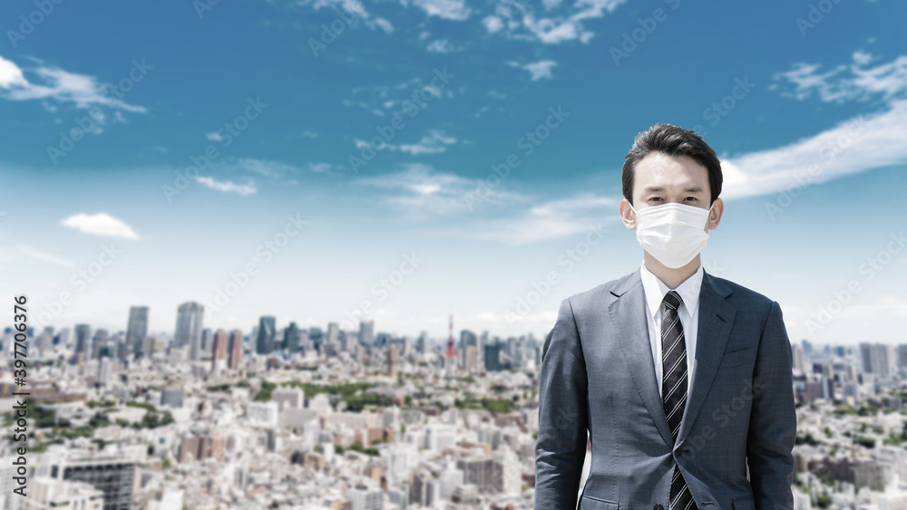 マスクを着用した男性 都市風景 マスクを着用した男性 都市風景