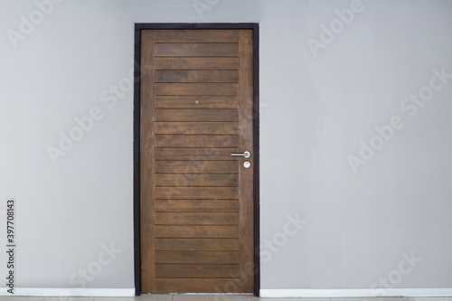 Door with handle,Close the door for safety
