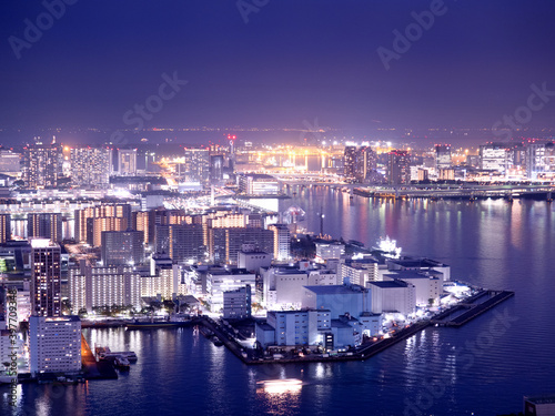 夕暮れの東京港。2020年11月、東京都港区にて撮影。