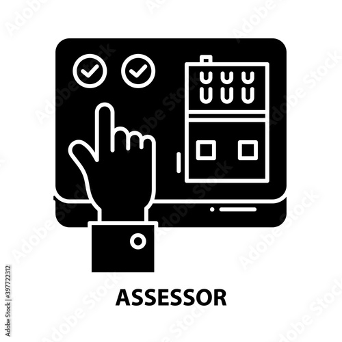 Φωτογραφία assessor icon, black vector sign with editable strokes, concept illustration