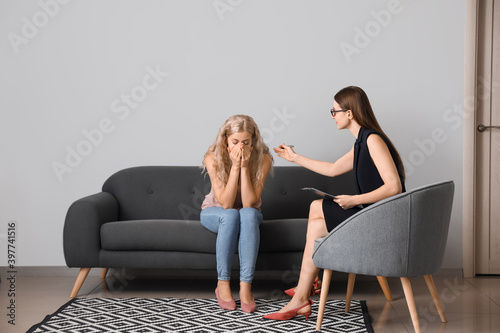 Psychologist working with y...