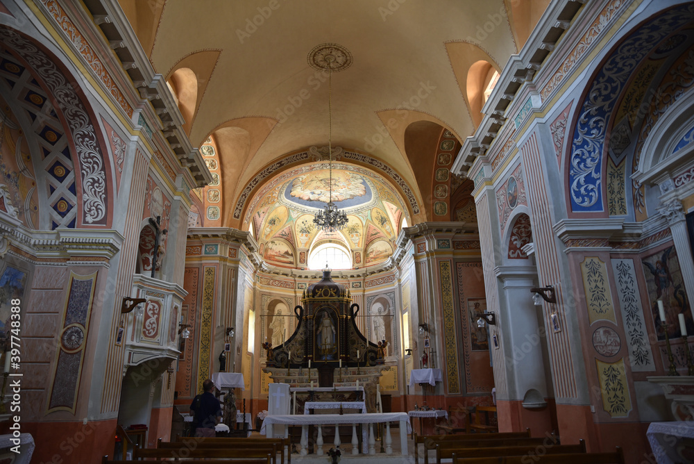 Fototapeta premium Nef baroque de l'église de Carcheto en Corse