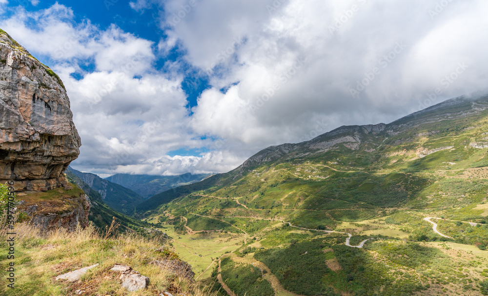 Obraz premium Farrapona valley with zig-zag curved road top view