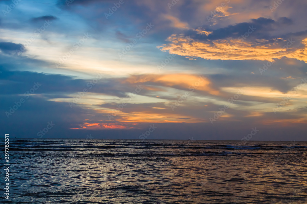 Obraz premium Sunset on the Indian ocean Sri Lanka Hikkaduwa