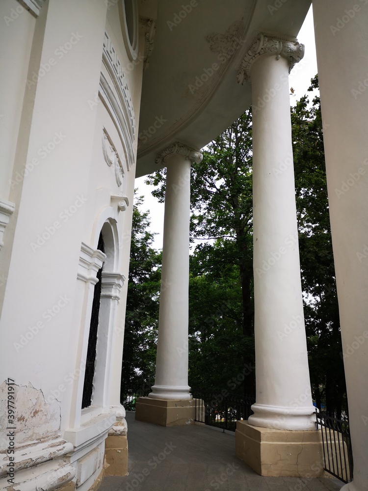 columns in the park