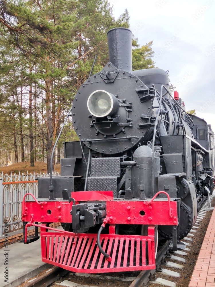 Naklejka premium old steam locomotive of black and red color.