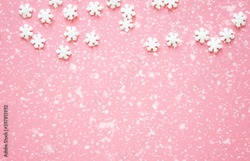 pink christmas background with snowflakes © Наталья Жукова