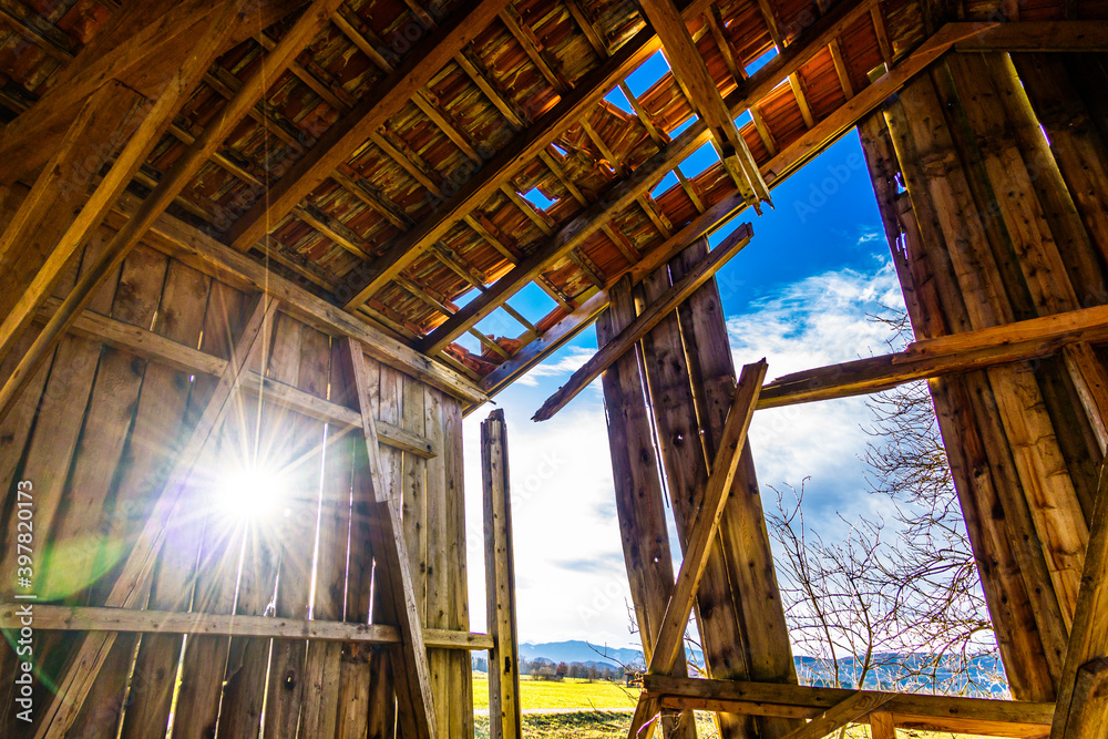 Obraz premium old wooden hut