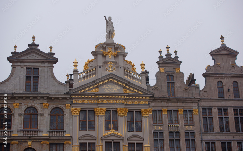  Around the Grand Place are located former guild house. Each of them has a unique shape