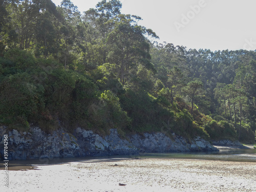 Playa de Otur,situada en el concejo asturiano de Valdés.Forma parte de la Costa Occidental de Asturias y está enmarcada en el Paisaje Protegido de la Costa Occidental de Asturias.