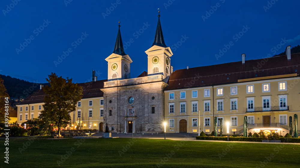 Kloster Tegernsee in der Dämmerung
