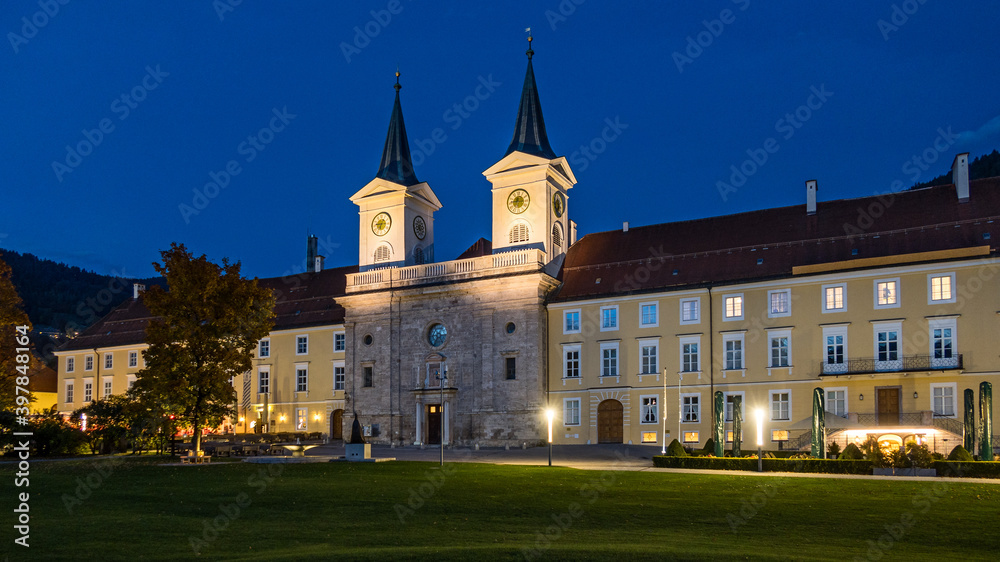 Kloster Tegernsee in der Dämmerung Kloster Tegernsee in der Dämmerung
