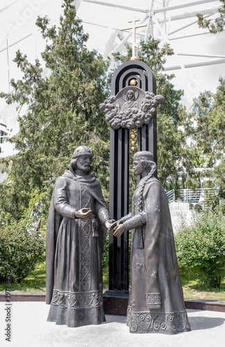 The monument to the patrons of the family and marriage of Peter and Fevronia, ranked as saints is installed in the park of the Revolution. Sculptor A. Sknarin photo
